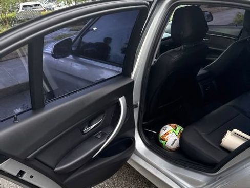 Used 2018 BMW 320i Sedan RWD image 11