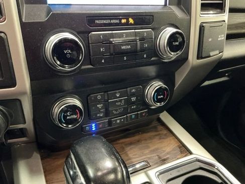 Used 2019 Ford F150 Lariat w/ Equipment Group 502A Luxury AWD/4WD image 25