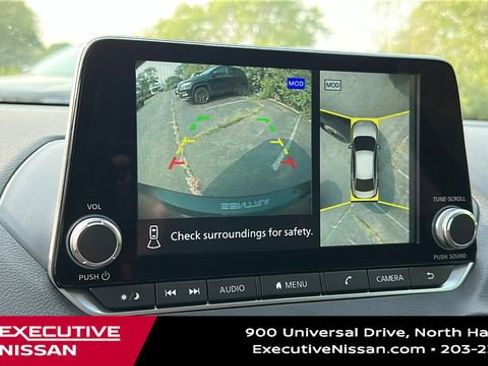 Used 2025 Nissan Sentra SR w/ SR Premium Package image 17