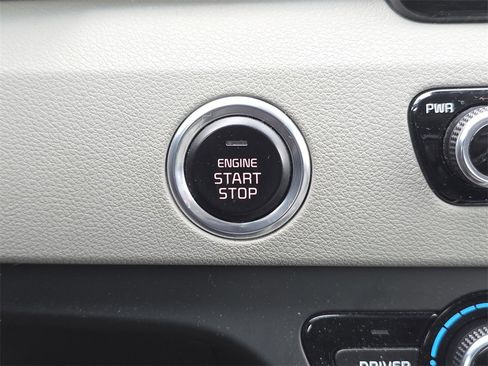 Used 2018 Kia Niro Touring image 29