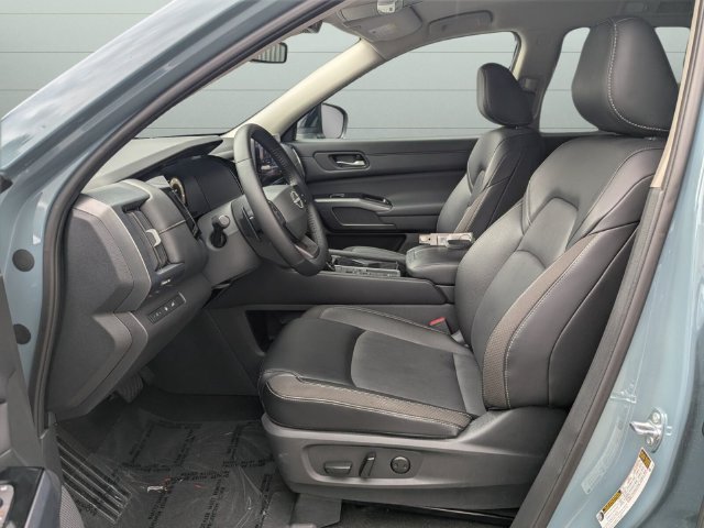 Certified 2026 Nissan Pathfinder SL FWD image 12