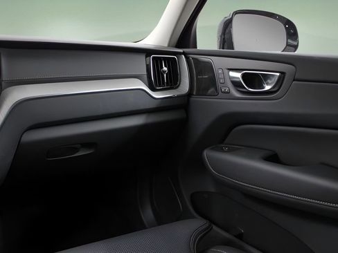 Certified 2025 Volvo XC60 B5 Ultra AWD/4WD image 13