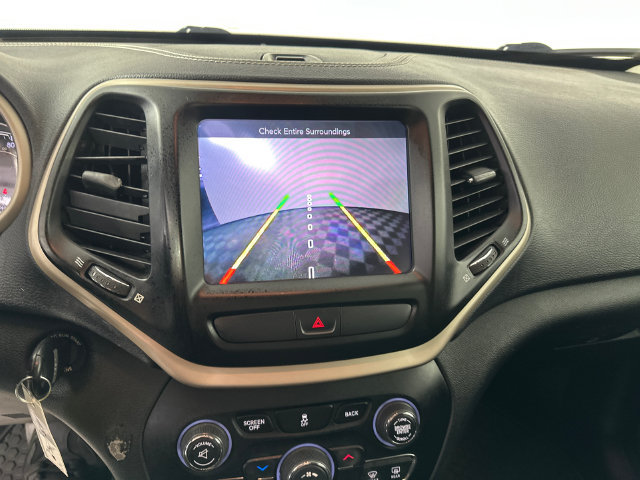 Used 2015 Jeep Cherokee Latitude w/ Cold Weather Group AWD/4WD image 9