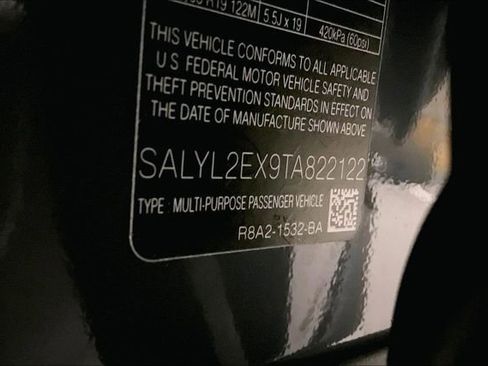 Certified 2026 Land Rover Range Rover Velar Dynamic SE AWD/4WD image 33