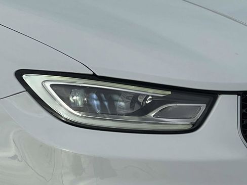 Certified 2022 Chrysler Pacifica Touring-L w/ Uconnect Theater Family Group image 7