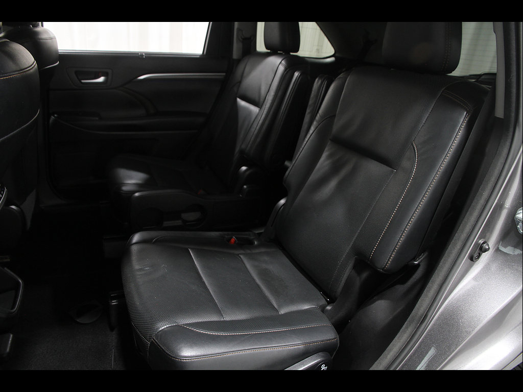 Used 2017 Toyota Highlander Limited AWD/4WD image 19