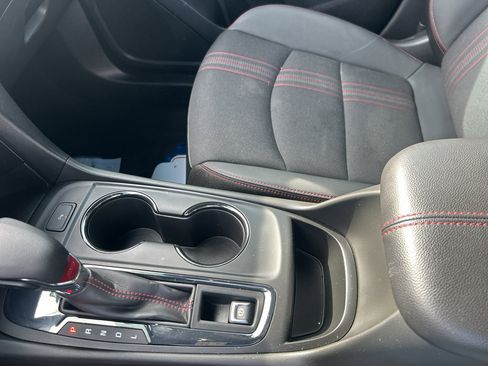 Used 2023 Chevrolet Equinox RS image 32