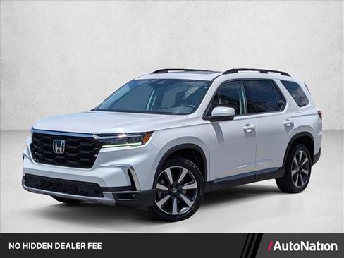 Used 2025 Honda Pilot Touring image 1