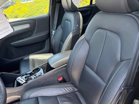 Certified 2023 Volvo XC40 B5 Plus w/ Driver Assist Package AWD/4WD image 17