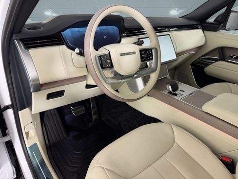 Certified 2026 Land Rover Range Rover SE image 4