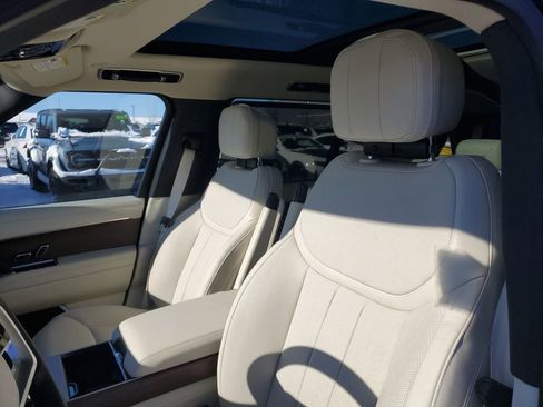 New 2026 Land Rover Range Rover Long Wheelbase SE image 12
