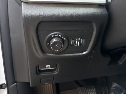 New 2025 Jeep Grand Cherokee Limited w/ Black Appearance Package image 22