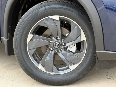 Used 2026 Nissan Rogue SV image 2