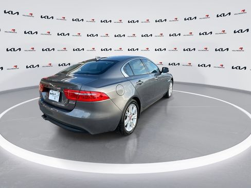 Used 2017 Jaguar XE Premium image 8