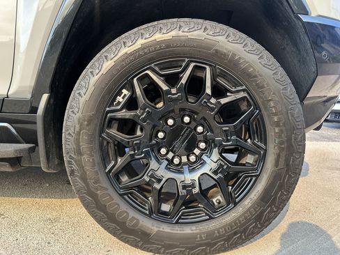 Used 2024 GMC Hummer EV 2X AWD/4WD image 17