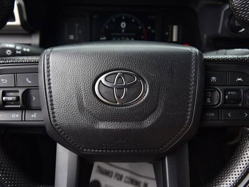 Used 2025 Toyota Tacoma SR AWD/4WD image 17