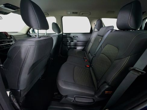 Used 2024 Nissan Pathfinder SV FWD image 26