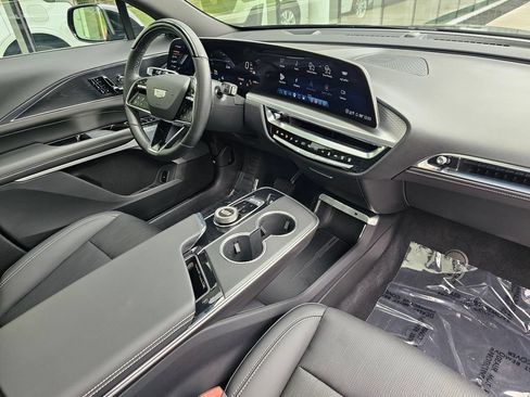Used 2026 Cadillac Lyriq Premium Sport AWD/4WD image 10