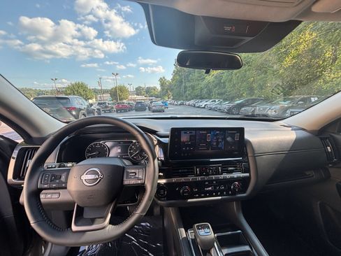Used 2026 Nissan Pathfinder SV AWD/4WD image 26