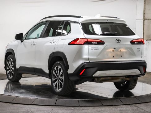 Certified 2022 Toyota Corolla Cross XLE AWD/4WD image 3