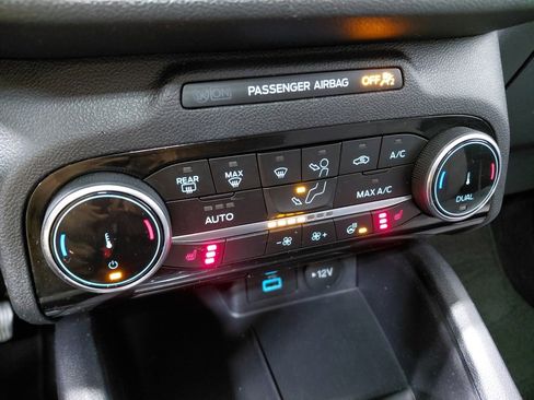 Certified 2022 Ford Escape SE w/ SE Sport Appearance Package image 30