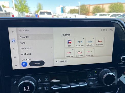 Used 2023 Toyota Highlander XLE image 16