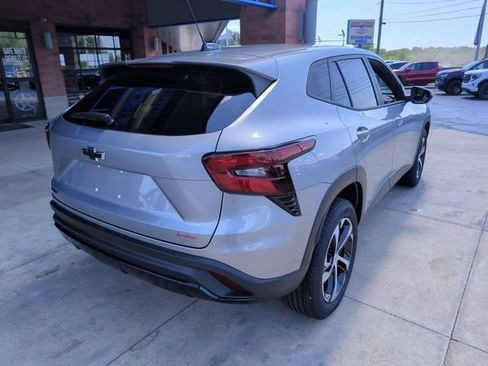 Used 2024 Chevrolet Trax RS FWD image 8