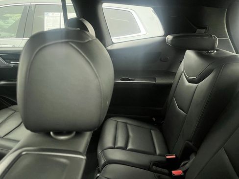 Used 2025 Cadillac XT6 Premium Luxury image 6