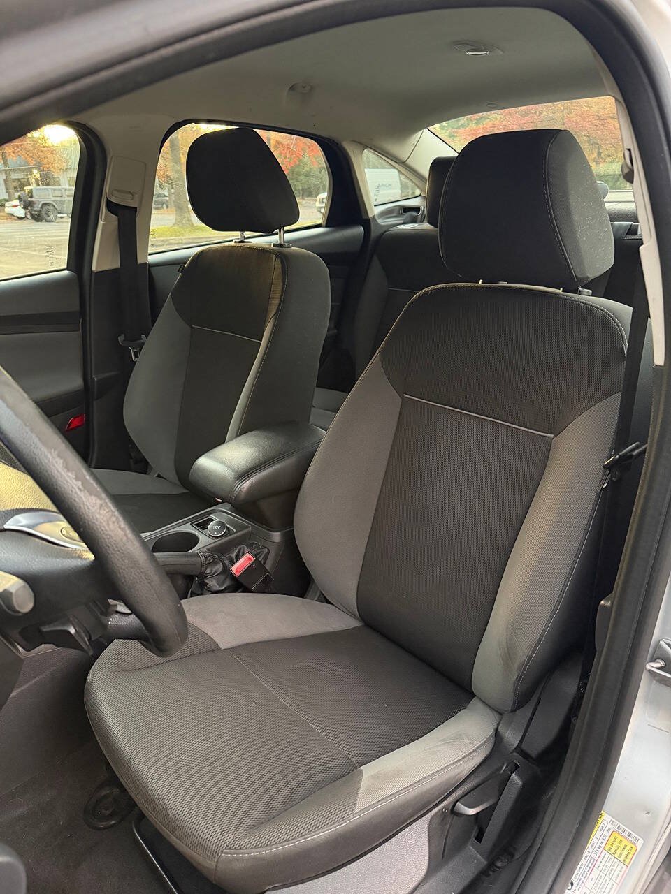 Used 2013 Ford Focus SE FWD image 23