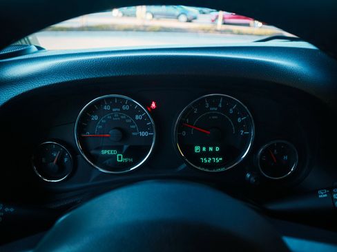 Used 2016 Jeep Wrangler Sport image 21