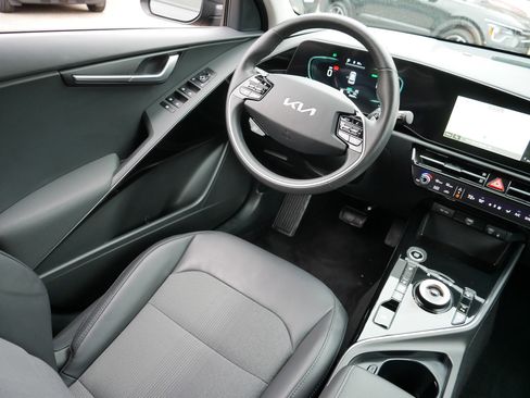 Certified 2023 Kia Niro EX w/ EX Cold Weather Package image 9