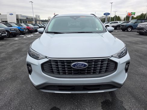 New 2026 Ford Escape SE w/ Class II Trailer Tow Package FWD image 15