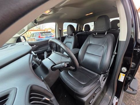 Used 2018 Chevrolet Colorado Z71 AWD/4WD image 9