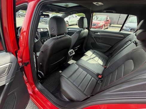 Used 2018 Volkswagen GTI SE w/ SE Leather Package FWD image 10