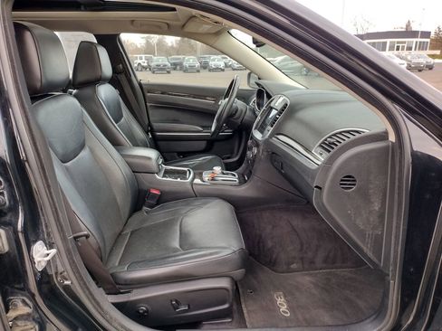 Used 2017 Chrysler 300 C w/ Safetytec Group II image 12