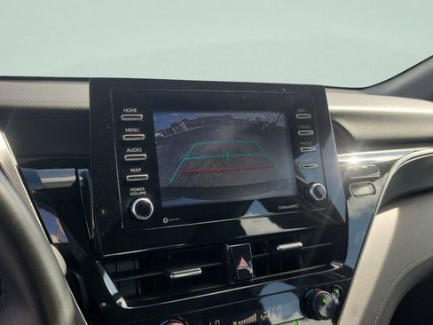 Used 2022 Toyota Camry SE FWD image 13