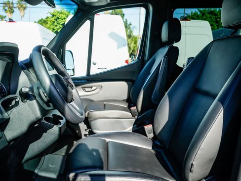 Used 2024 Mercedes-Benz Sprinter 2500 image 20