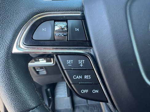 Used 2023 Lincoln Nautilus FWD w/ Premium Package image 31