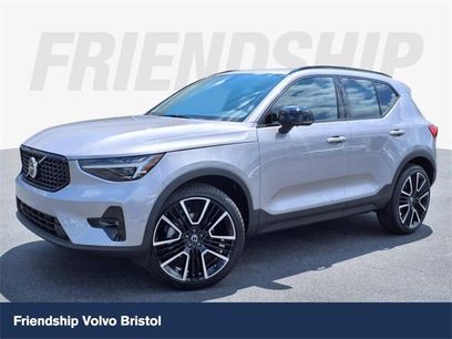 New 2026 Volvo XC40 B4 Plus w/ Protection Package Premier