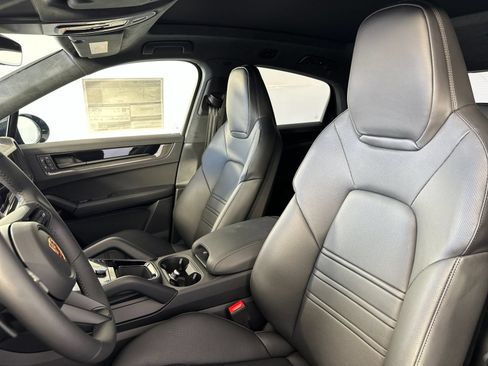 New 2026 Porsche Cayenne GTS AWD/4WD image 5