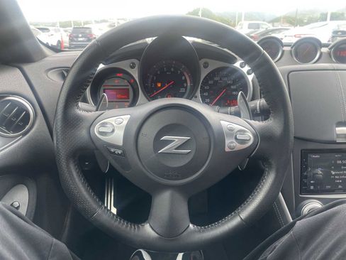 Used 2014 Nissan 370Z Coupe RWD image 11