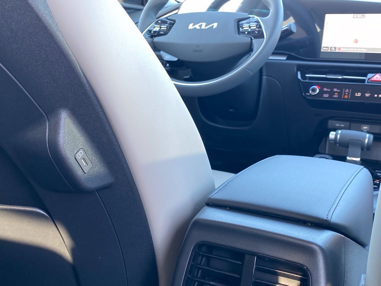 New 2026 Kia Niro EX FWD image 25