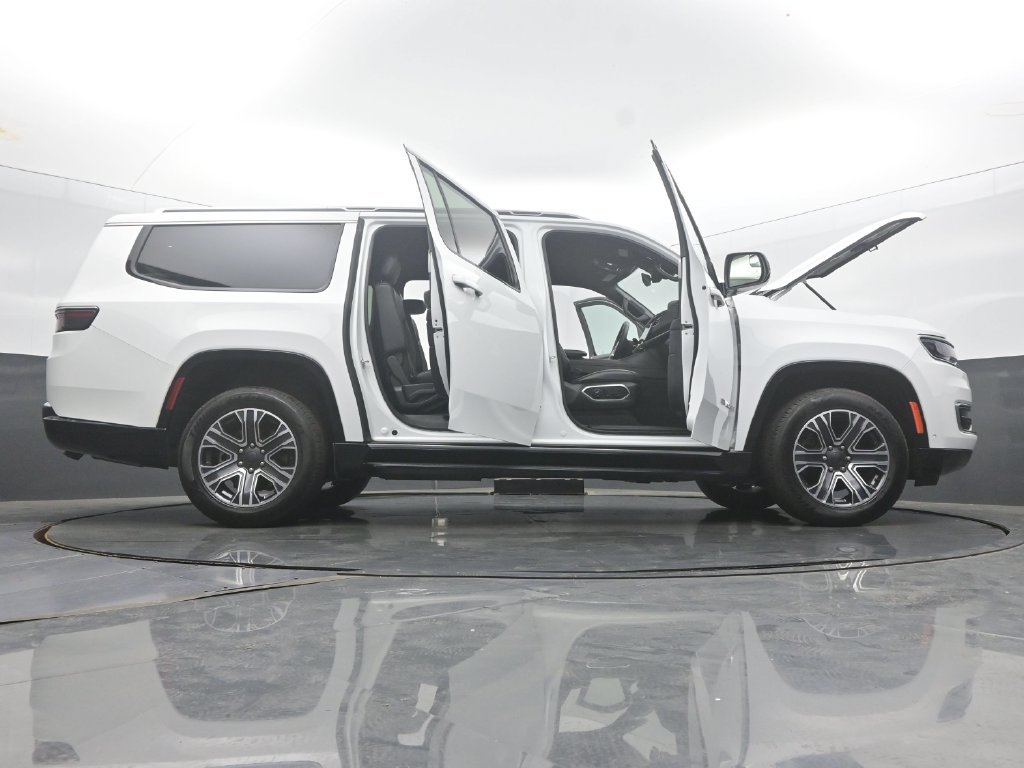Used 2024 Jeep Wagoneer L Series II AWD/4WD image 66