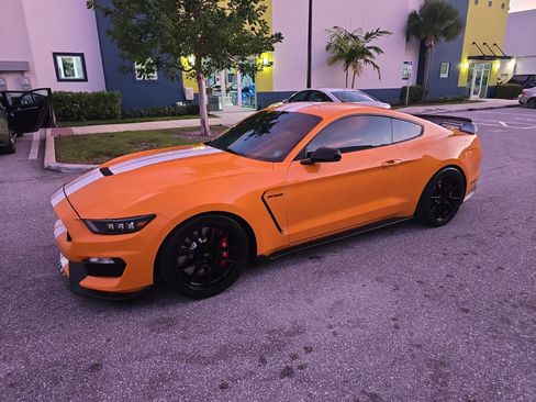 Used 2019 Ford Mustang Shelby GT350 w/ Technology Package image 17
