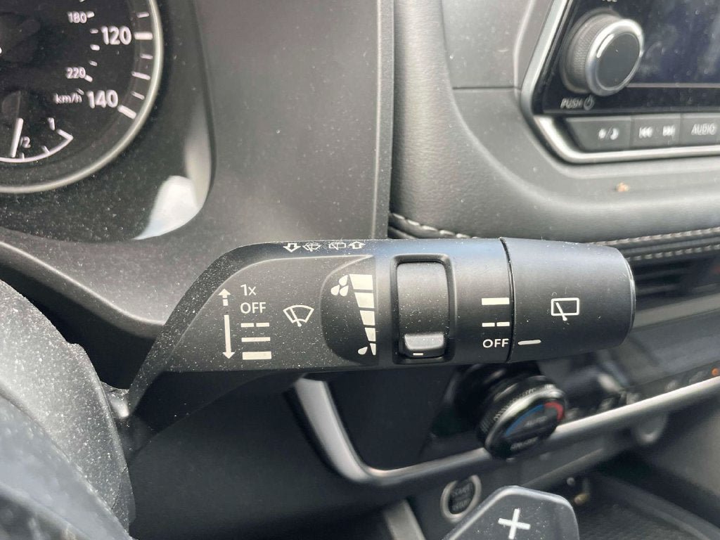 Used 2023 Nissan Rogue SV AWD/4WD image 24
