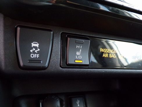 Used 2022 Toyota RAV4 XLE image 23