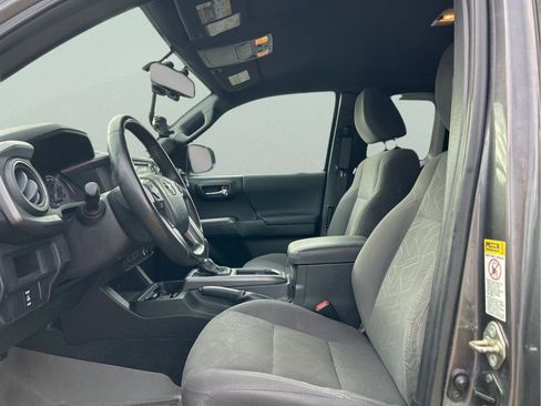 Used 2017 Toyota Tacoma TRD Sport image 27