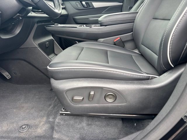 Used 2025 Buick Enclave Preferred FWD image 19