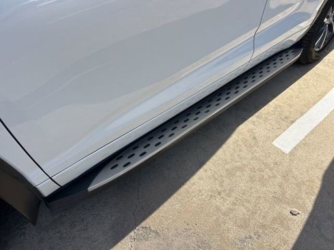 Used 2017 Toyota Highlander XLE image 8