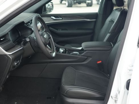New 2026 Jeep Grand Cherokee Altitude AWD/4WD image 24